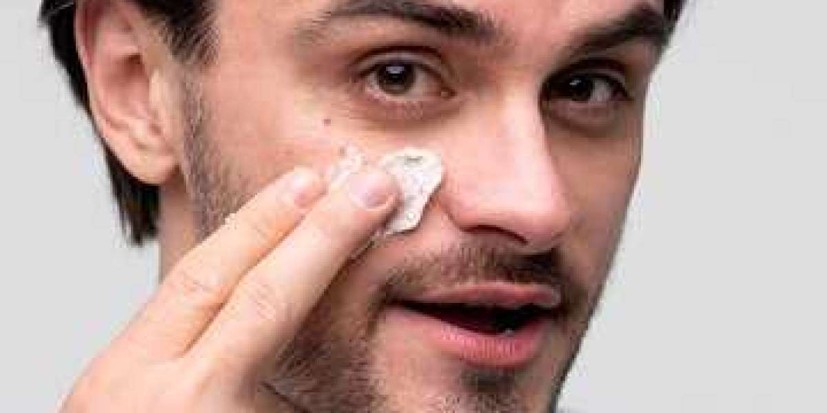 Discover the Best Eye Creams for Men: Defeating Dark Circles, Eye Bags, and Wrinkles