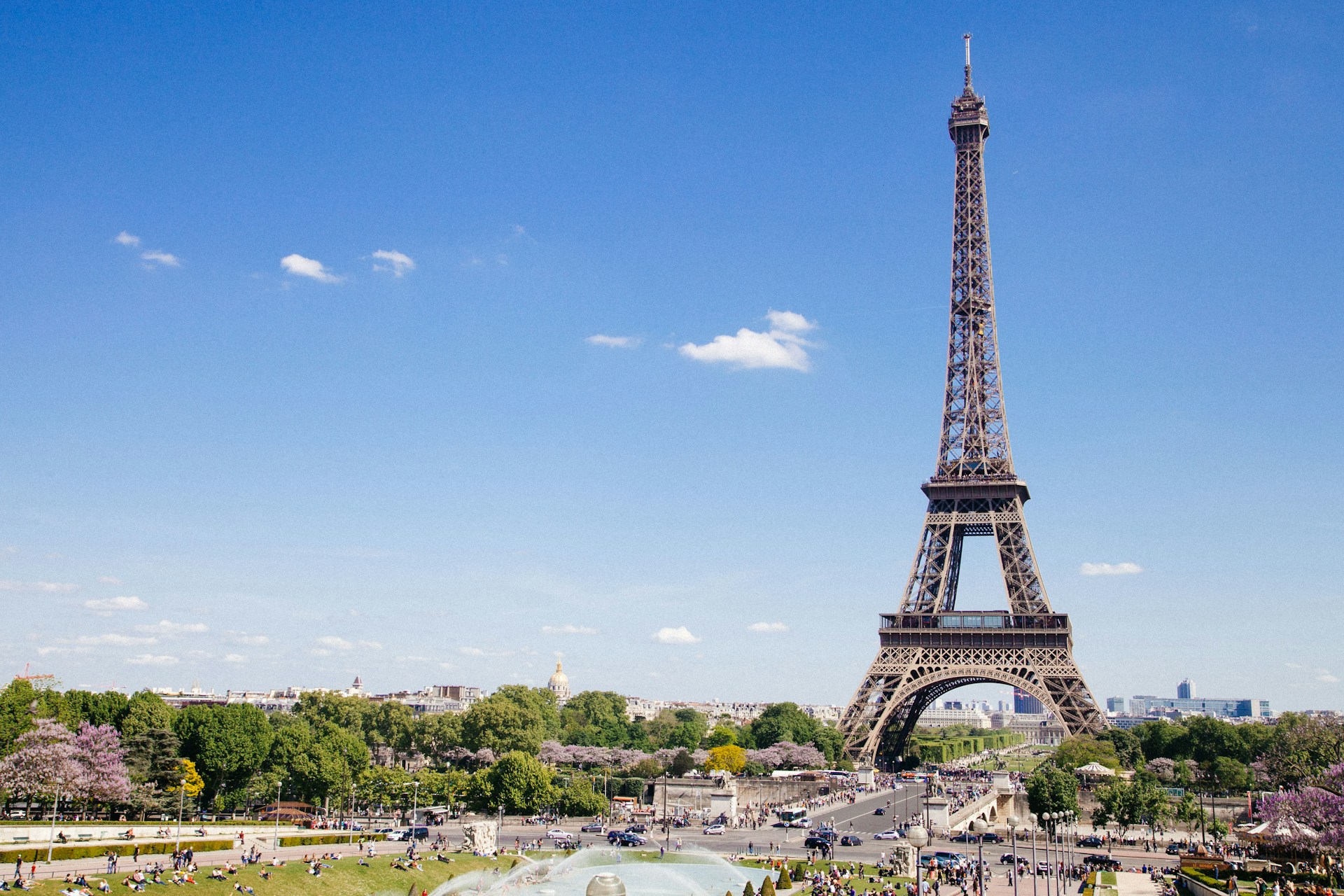 Romantic Paris: The Perfect Couple’s Day with a Personal Driver